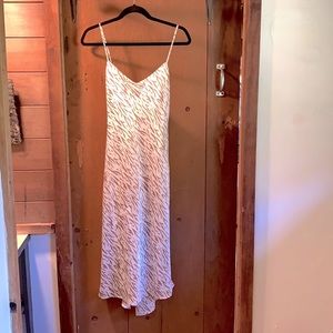Beautiful Abercrombie & Fitch silk dress. White with tan zebra stripes